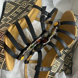 Mojo Moxy Size 8.5 wedges